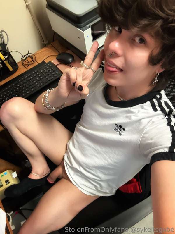 Work office is a mess but so am I tbh lol 🤷‍♂️ ~ just a lil .. 8