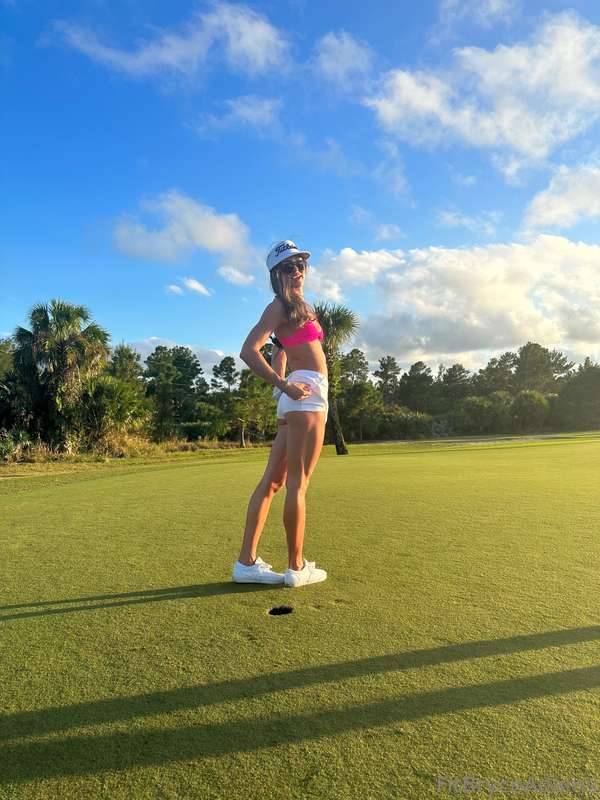 Bikini golf makes everyone happy!