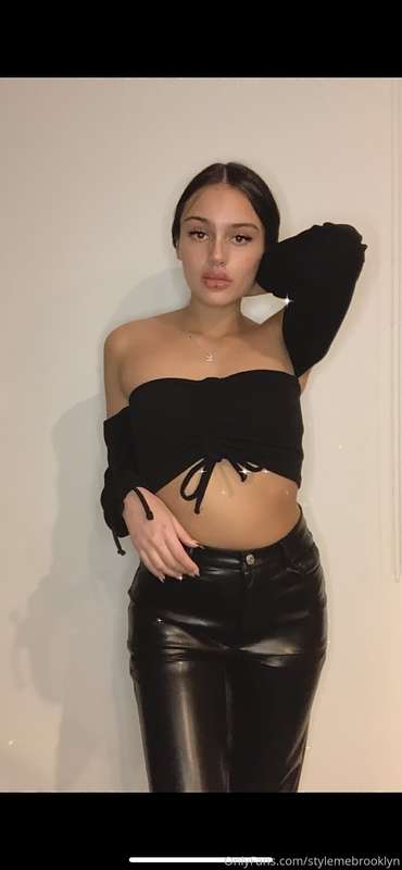 👑LEATHER PANTS👑 I just bought this new pair of leather pants.. 4