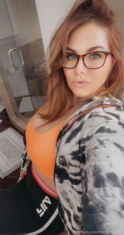 Check your DMs baby boy! I’m in the mood to spoil your hard ..