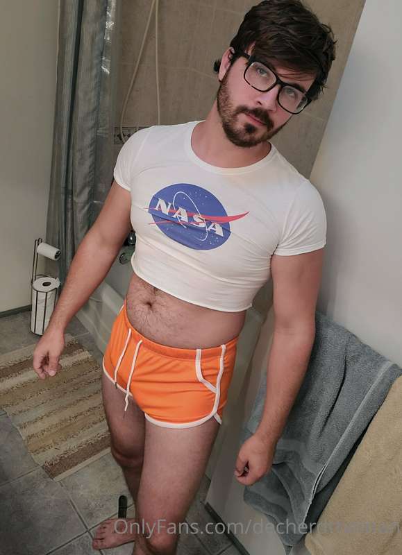 Behold, my new unnecessary outfit, 80s retro minus long sock..