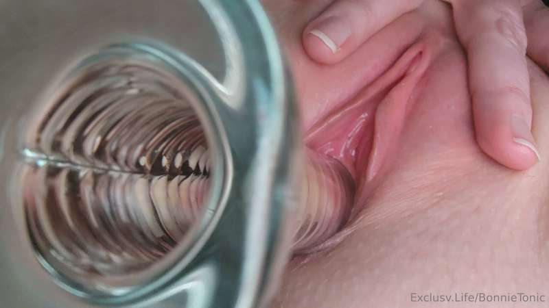 Do you love hearing the sound of girl cum splashing as it po..