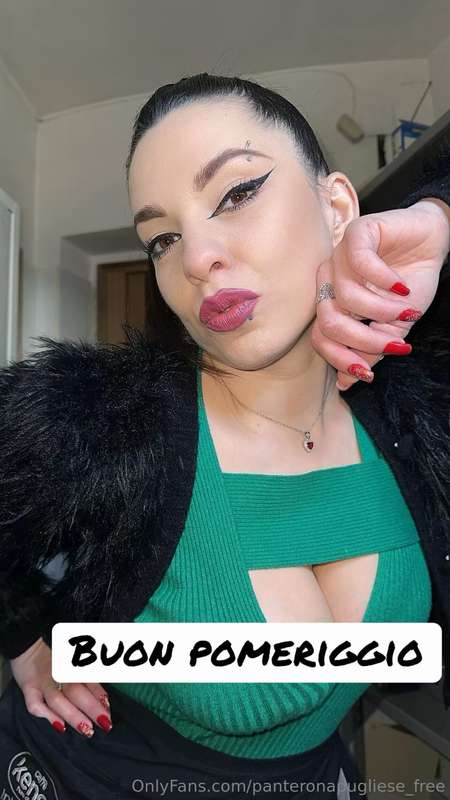 Guardate come vi attendono 😏Voglia di cam?😍Io ci sono 😋Vi as..