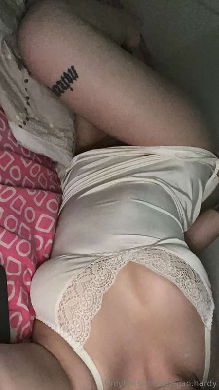 Say hi if you’d fuck me raw on the first date 🤤👀