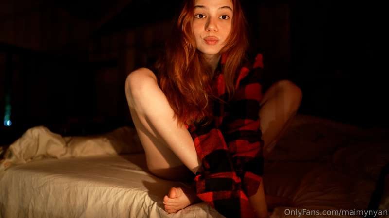 No makeup... cozying up on the cabin bed🧣 I can hear the col.. 7