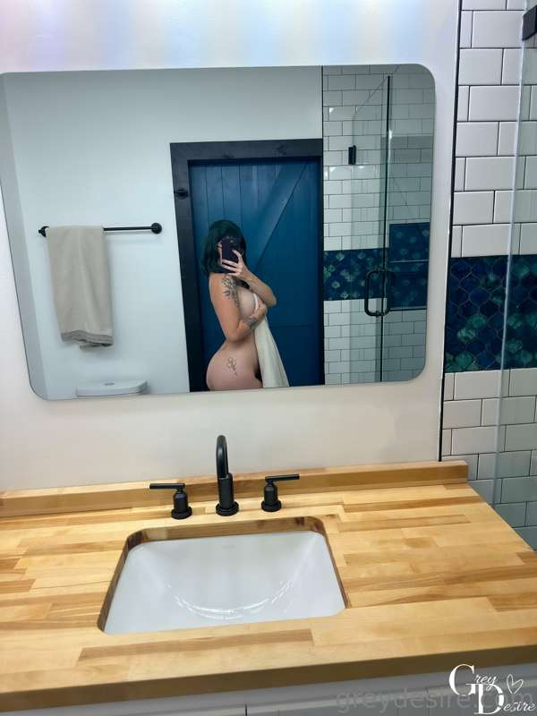 Curves for days ⏳
**Lots more on my VIP** @greydesire
https:..