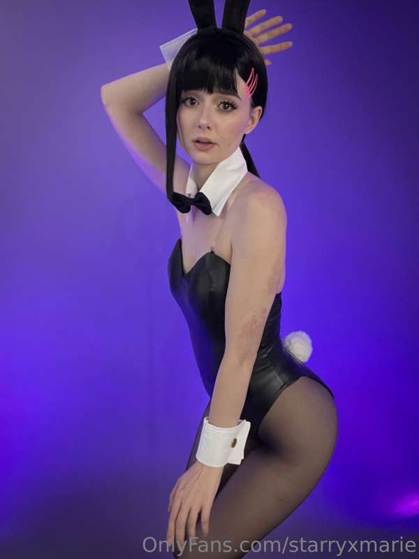 Just a little bunny girl action to start your week of right ..