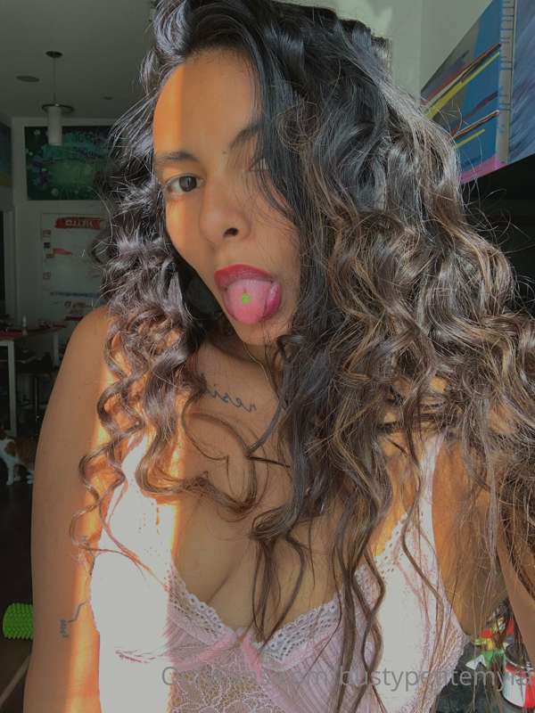 can i suck your dick with my tongue piercing?❣️🥲💛