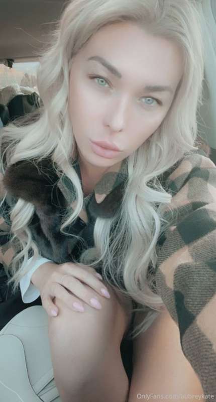 A Pretty bitch turned slut 👅💕 now tell me in my DMS how you ..