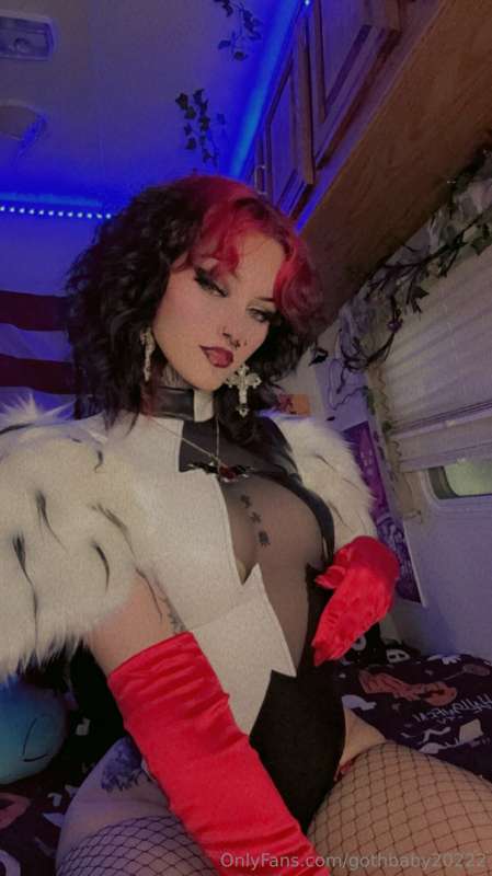 I love when daddy treats me like a little slut 😩 4