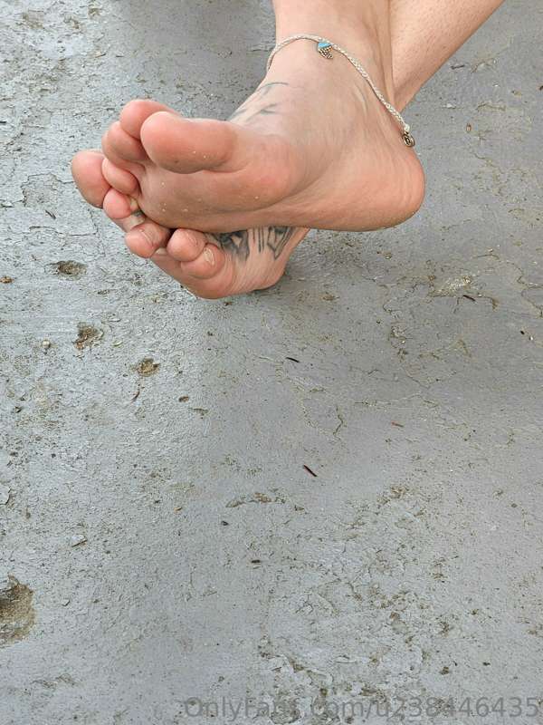 I have to work tonight. Should I show off my feet?