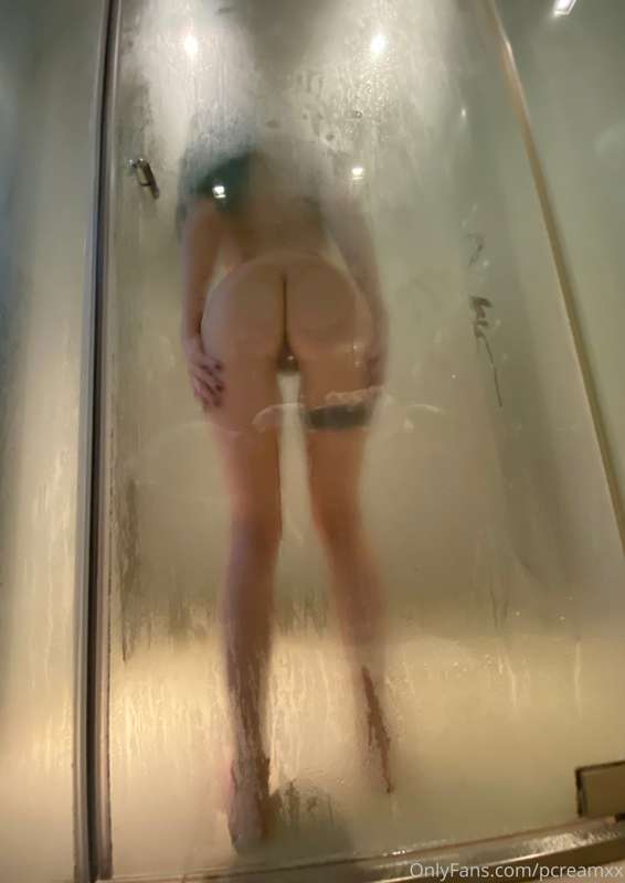 My love, I've recorded a video in the shower masturbating me..
