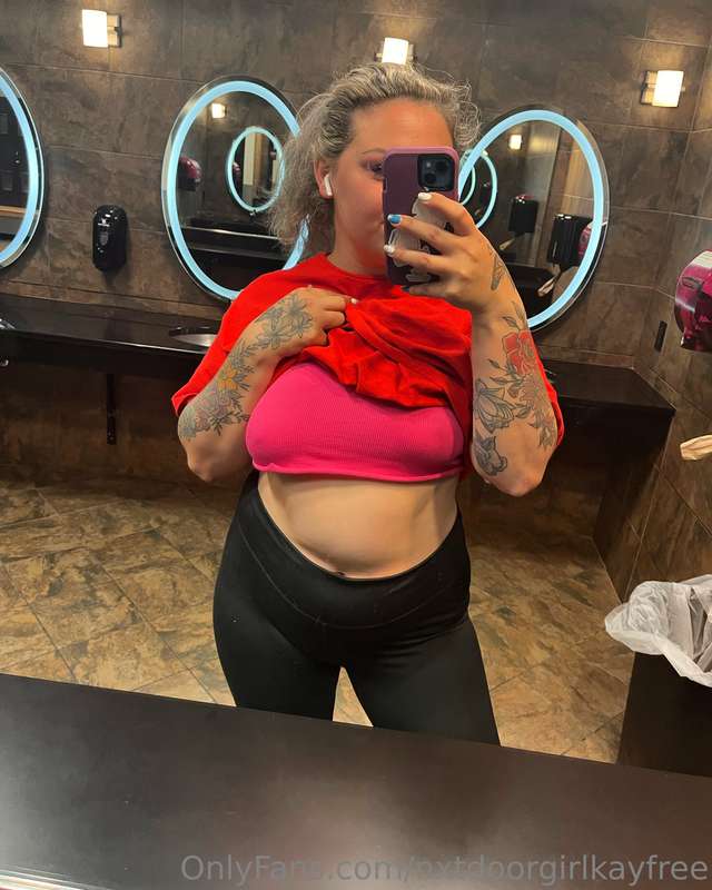 We love a girl who loves herself throughout her fitness jour..