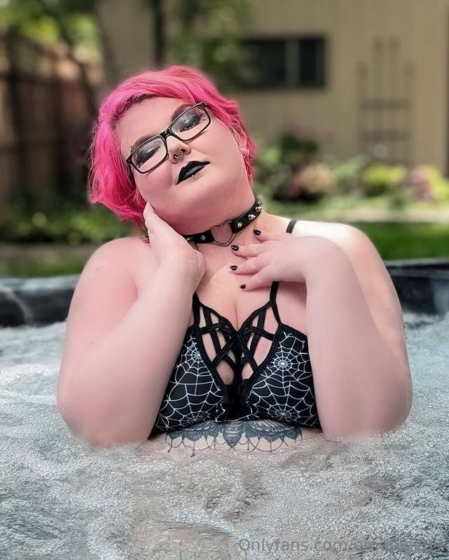 🍑💦LIKE 20 posts to get my attention👀