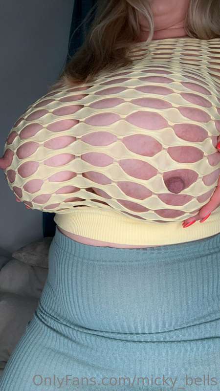 🤤 Boobs trap? Or you want to have them free in your mouth an.. 2