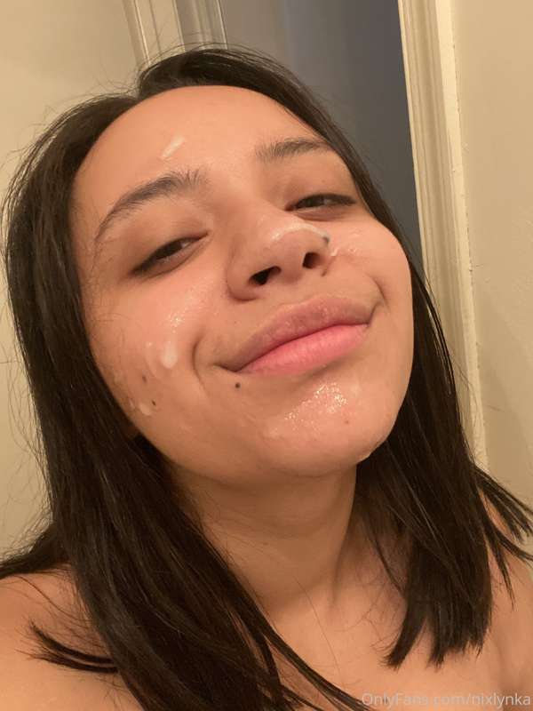 Anyone down for morning facials? They help my skin stay yout.. 1