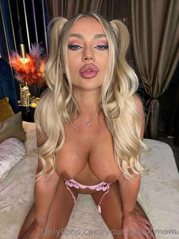 @vickyduchesss is the classy slut that will make you beg for..