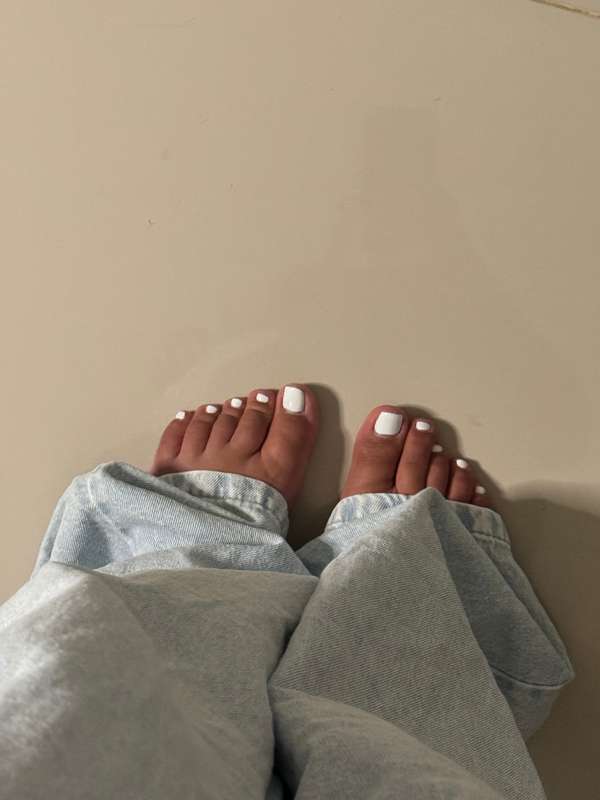 Any foot fetishist here present?🦶🏼