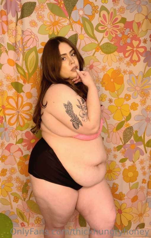 I decided to dress up as myself this year 🤪🔥🐷💋

I LOVE being.. 20