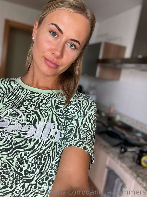 happy Monday from me 😜