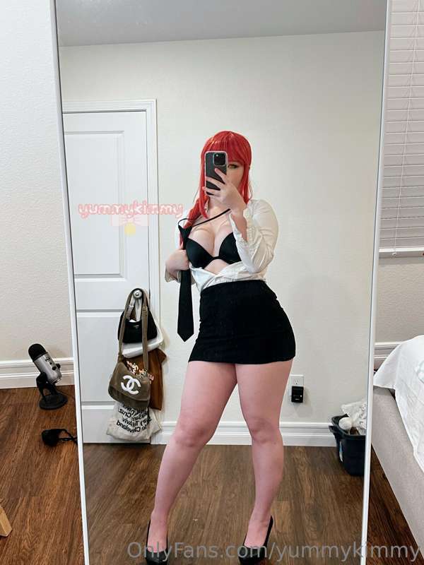 Live action makima looking thicccc