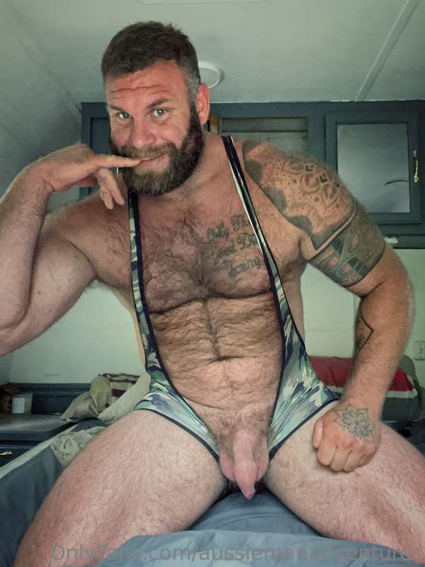 Swipe left to uncover some Australian meat 😏 4