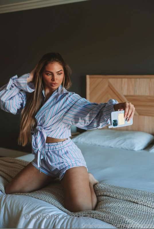 text me a ‘🦋’ to join my intimate slumber party🙊🙈