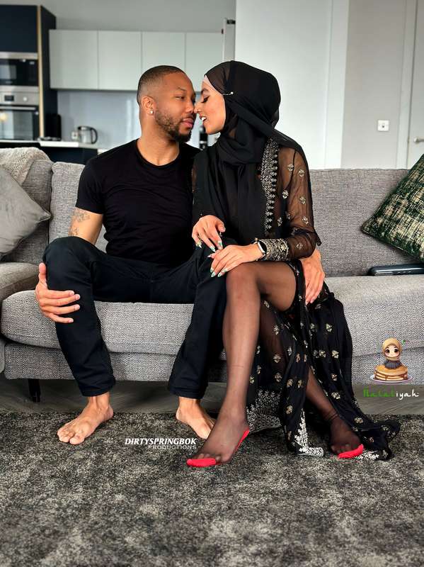 When Hijabi Aaliyah welcomes her airbnb guest @johnlegendary.. 5