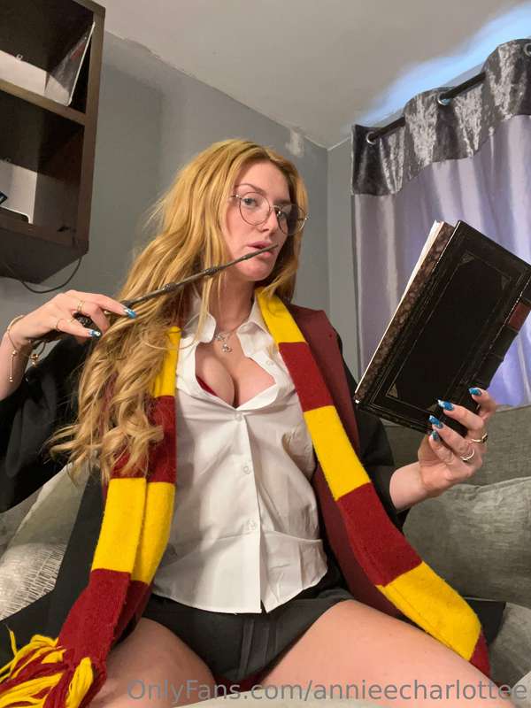 ## Hermione Granger tackles a tentacle… in her pussies! 🧙‍♀️.. 6