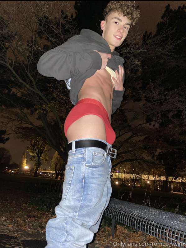 Will you fuck with me in a park? 😜💦
