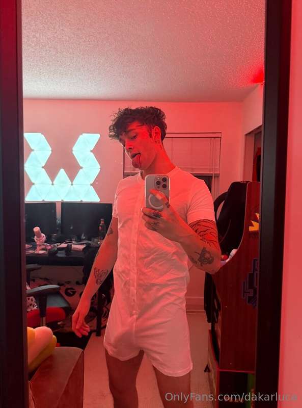 how do u feel about tongue 👅 1
