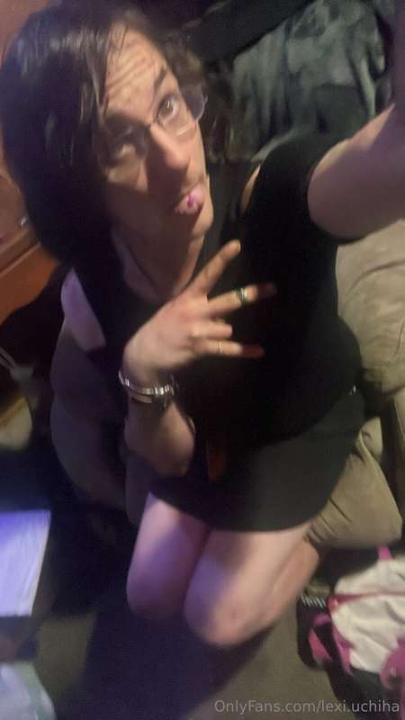 Here is a few pictures. Comment what all y’all wanna see 7