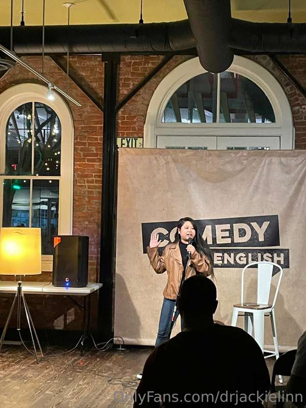 Landed in LA last week and performed at a hostel! What a cra..