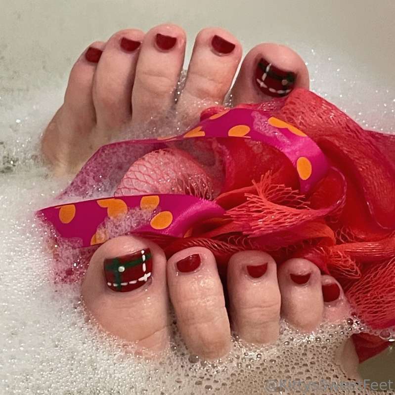 Pre-reno vibes 🛁📸 I may have 35k pics, but these beauties de.. 10