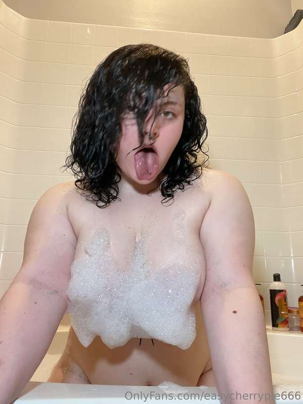 Soapy slut 🛁 20