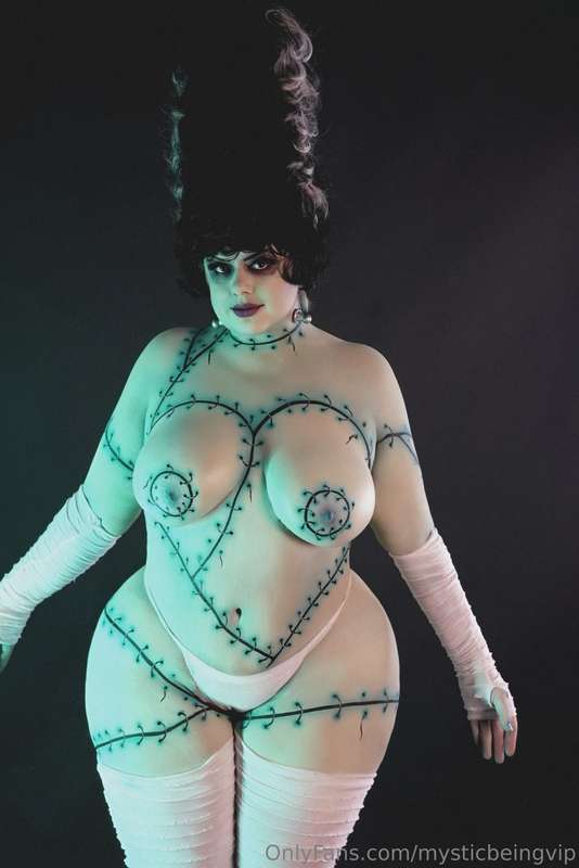 Day 14/31 days of Halloween | Bride of Frankenstein 🖤🤍 15