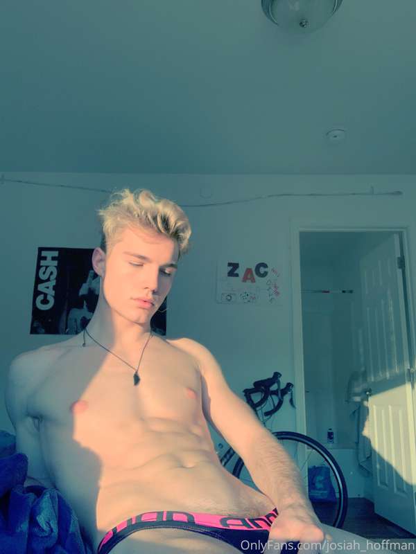 My skins soft my cocks hard 😈🍆