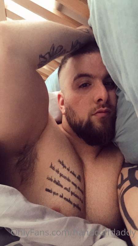 Who wants to get into bed with me 😜🍆