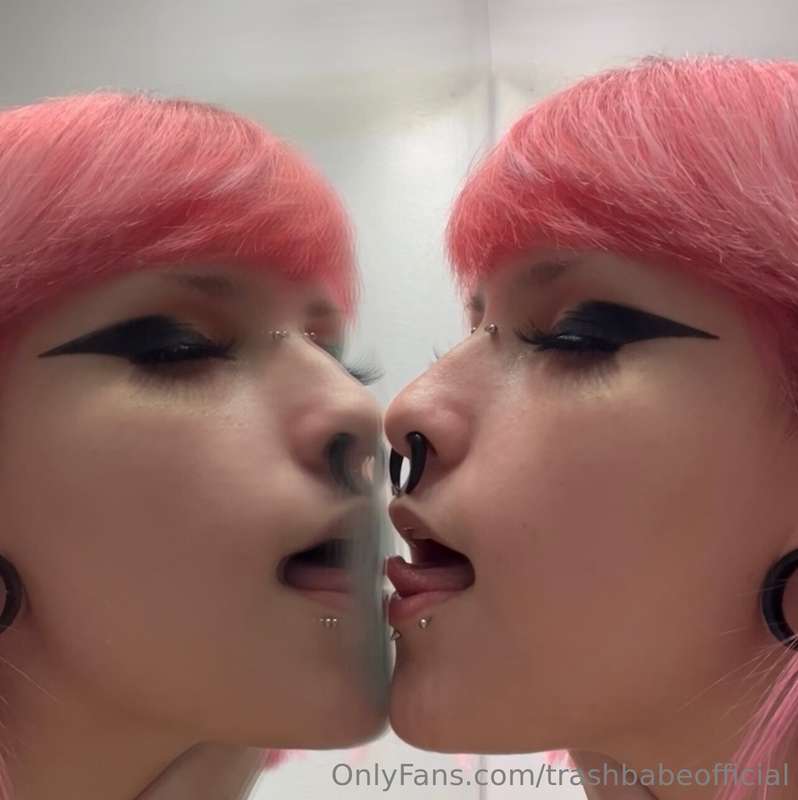 I’d say she’s a great kisser😆