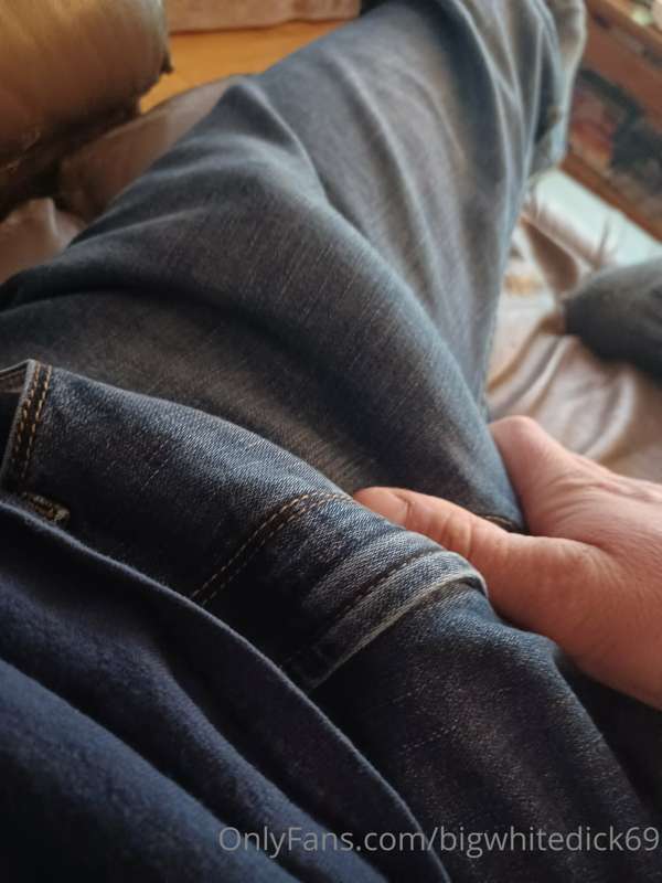 I think there's something in my pants trying to get out 🤔🤔 1