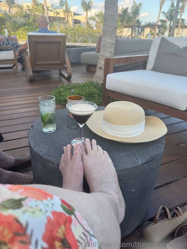 This foot’s for you. 🥰. Feel free to tip for me sharing pret..