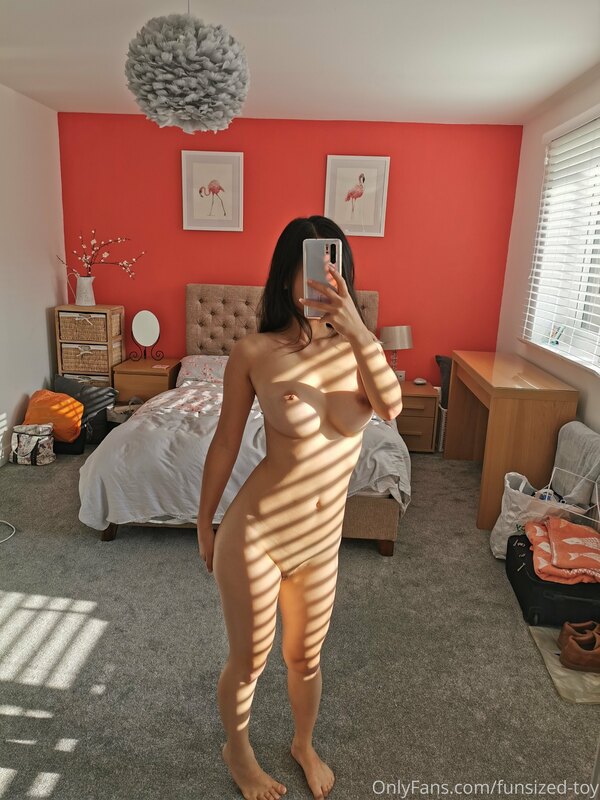 How do I look with the sun kissing my skin? 4