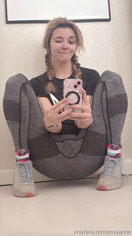 Gym selfies are always fun because even though it’s cute, I .. 23