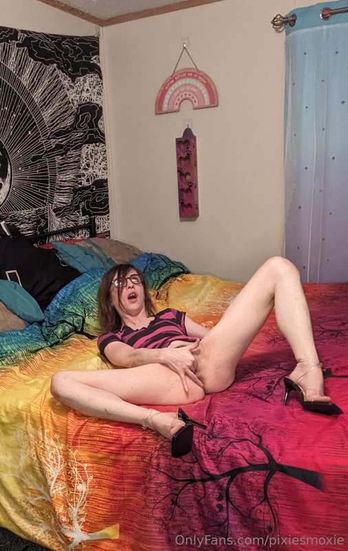 Pixiesmoxie - Onlyfans - 27 Mar, 2024 2