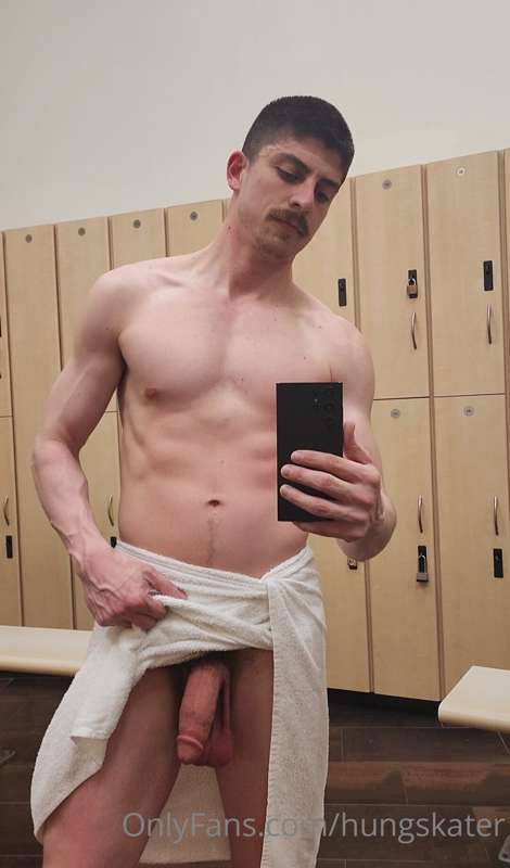 Who wants sniff my nuts before I hop in the shower? 🍒 4