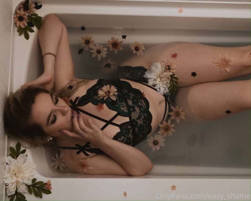 My first shoot ever🥰 Had so much fun doing this and I hope y.. 1