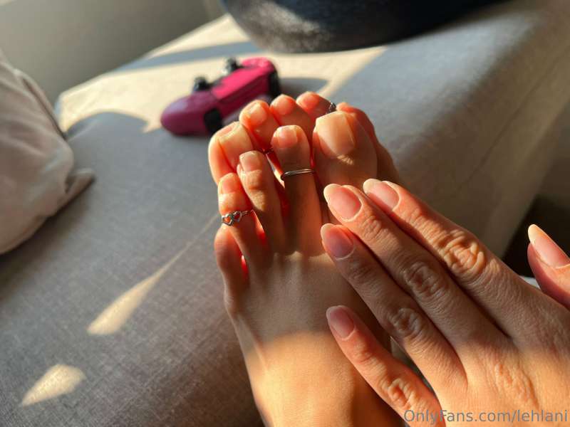 There’s a little bit of polish still left on my nails especi.. 5