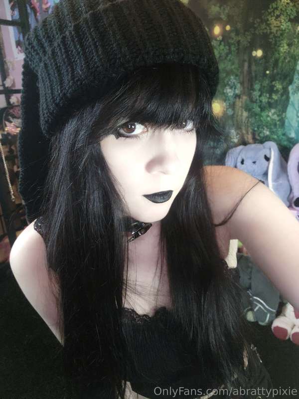 Did my eyeliner different :3  1
