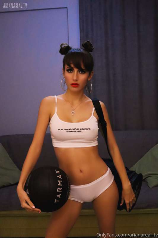 Sporty Ariana 14