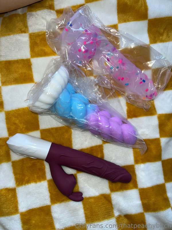 I got these new toys and im really excited to try them out p..